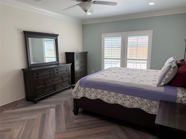 5525 Swan Drive, Galveston, TX 77551