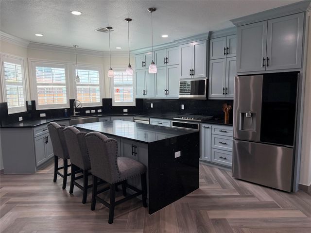5525 Swan Drive, Galveston, TX 77551