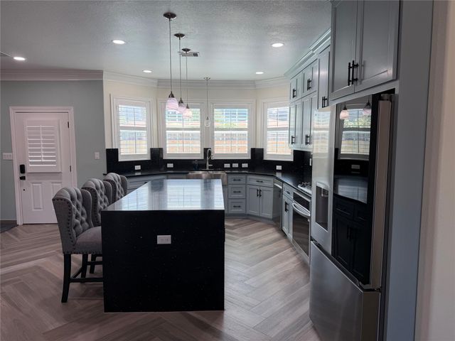 5525 Swan Drive, Galveston, TX 77551
