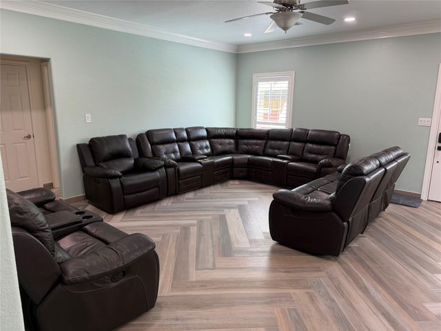 5525 Swan Drive, Galveston, TX 77551