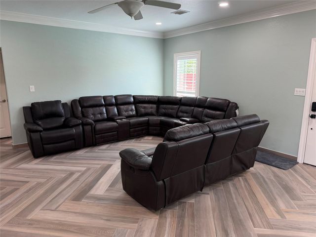5525 Swan Drive, Galveston, TX 77551