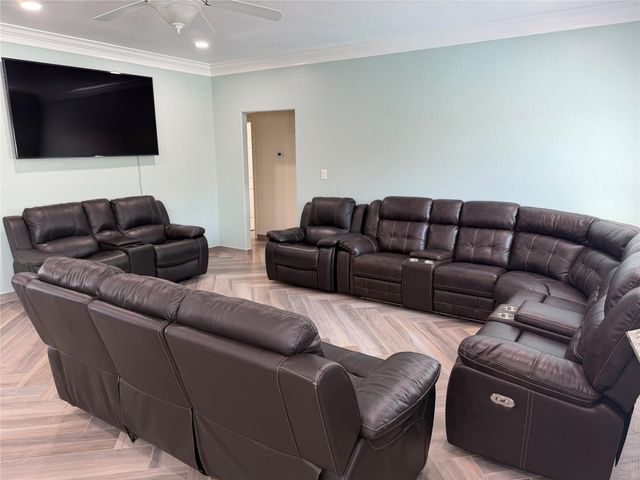 5525 Swan Drive, Galveston, TX 77551