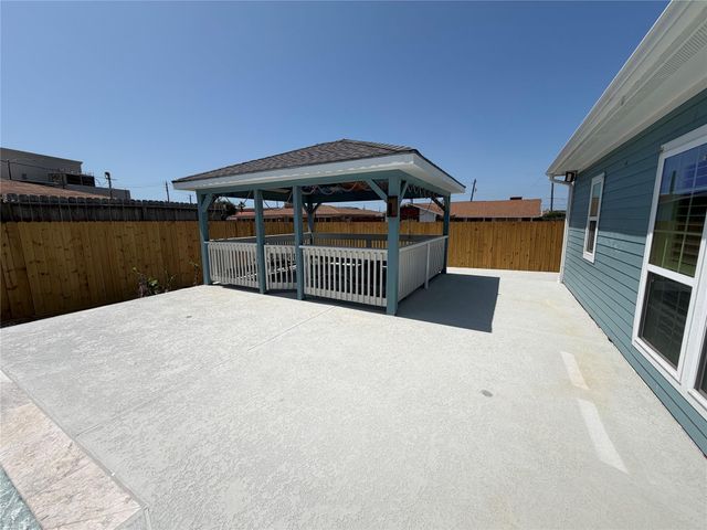 5525 Swan Drive, Galveston, TX 77551
