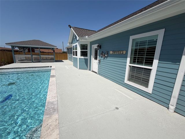 5525 Swan Drive, Galveston, TX 77551