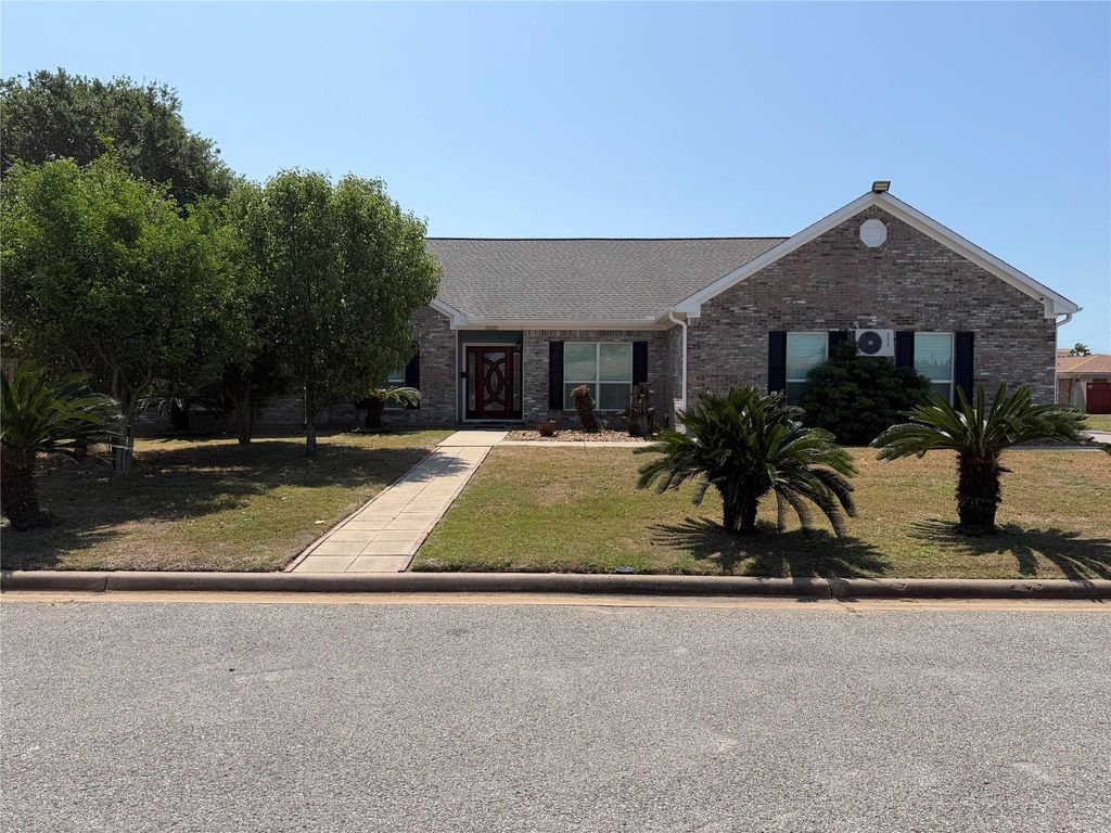 5525 Swan Drive, Galveston, TX 77551