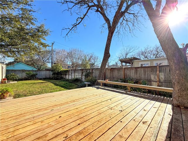 521 Del Mar Blvd, Corpus Christi, TX 78404