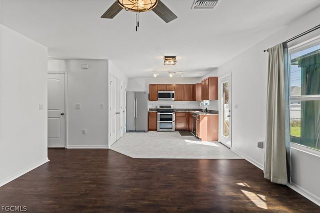 2719 NE 6th PL, Cape Coral, FL 33909