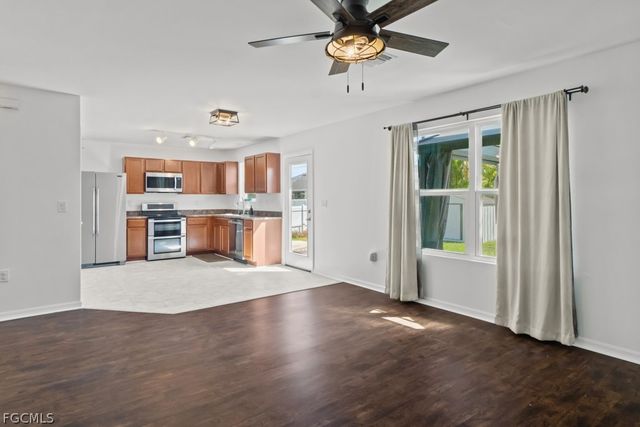 2719 NE 6th PL, Cape Coral, FL 33909