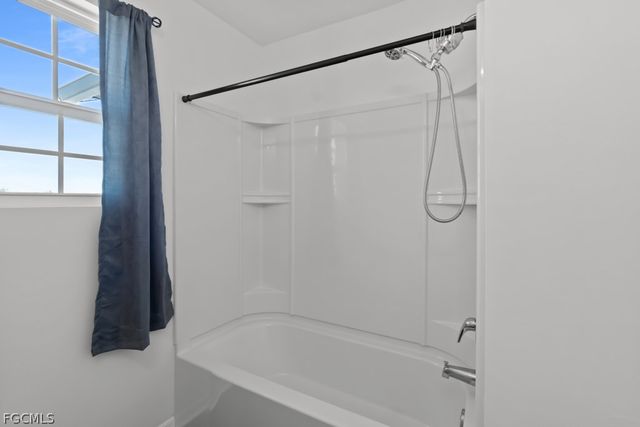 2719 NE 6th PL, Cape Coral, FL 33909