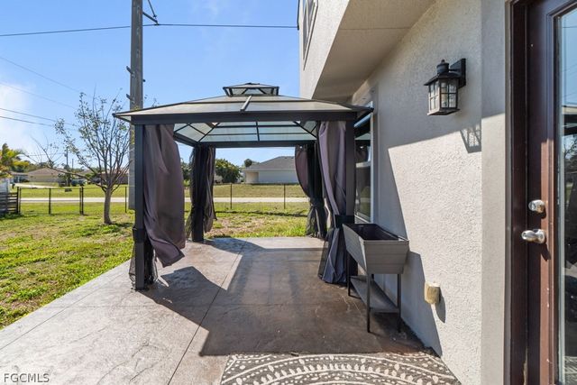 2719 NE 6th PL, Cape Coral, FL 33909