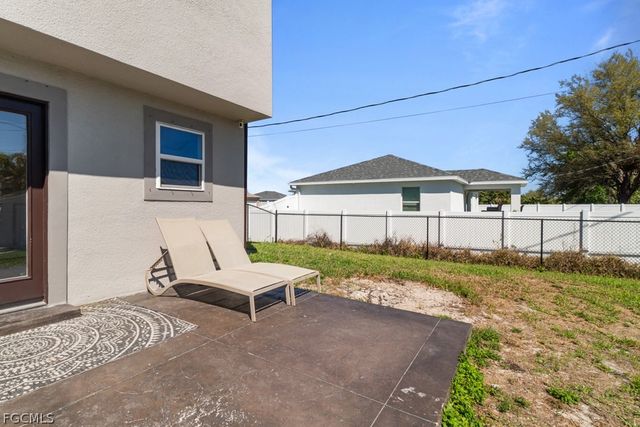 2719 NE 6th PL, Cape Coral, FL 33909