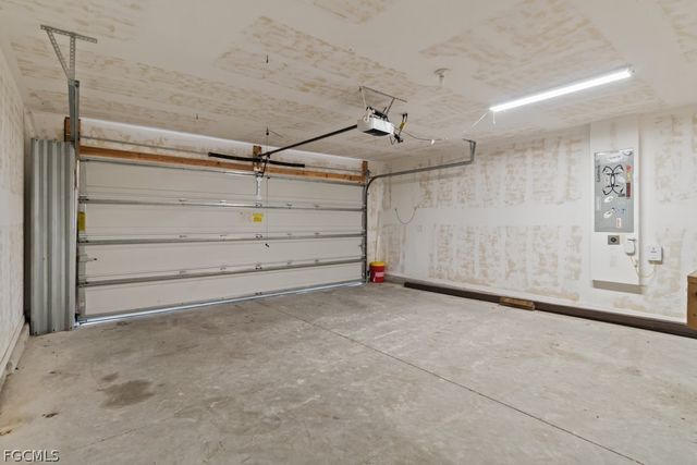 2719 NE 6th PL, Cape Coral, FL 33909