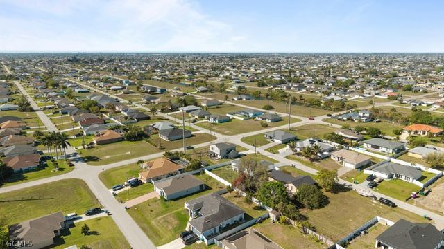 2719 NE 6th PL, Cape Coral, FL 33909