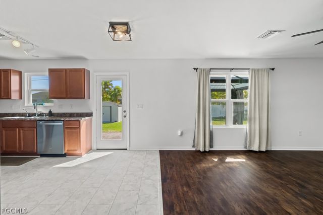 2719 NE 6th PL, Cape Coral, FL 33909