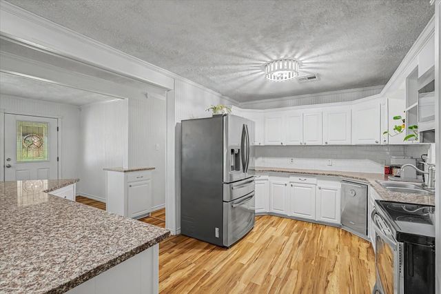 384 County Road 2046, Hull, TX 77564