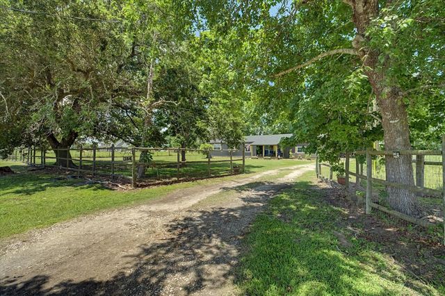 384 County Road 2046, Hull, TX 77564