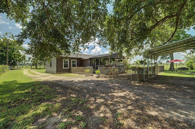 384 County Road 2046, Hull, TX 77564