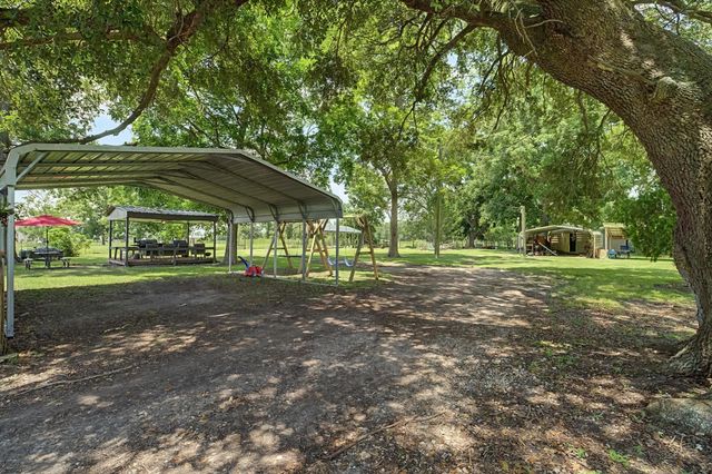 384 County Road 2046, Hull, TX 77564
