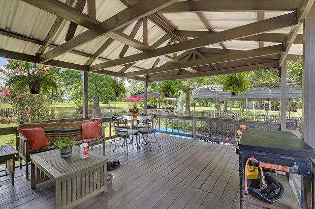 384 County Road 2046, Hull, TX 77564