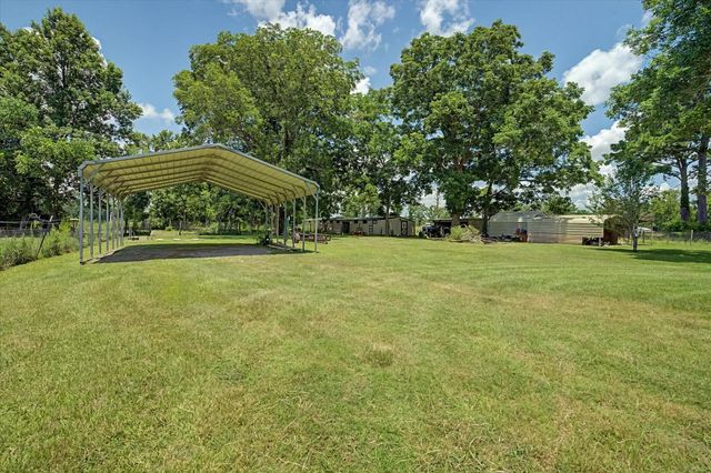 384 County Road 2046, Hull, TX 77564