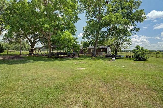 384 County Road 2046, Hull, TX 77564