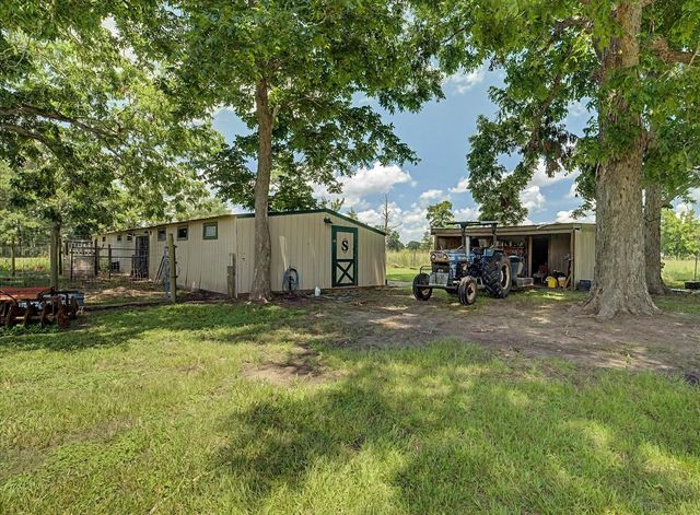 384 County Road 2046, Hull, TX 77564