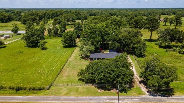 384 County Road 2046, Hull, TX 77564
