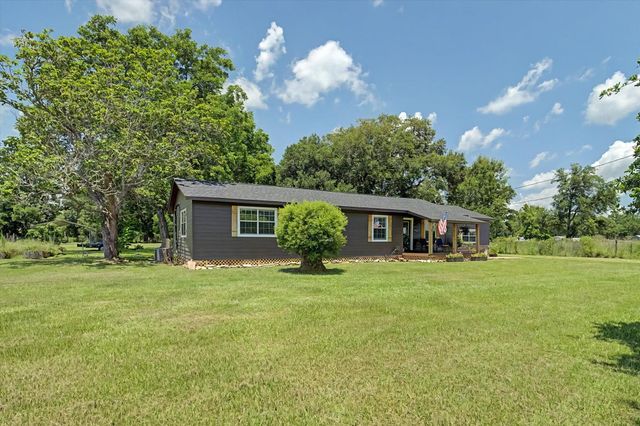 384 County Road 2046, Hull, TX 77564