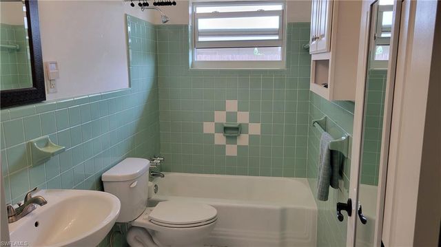 1403 Davis DR, Fort Myers, FL 33919