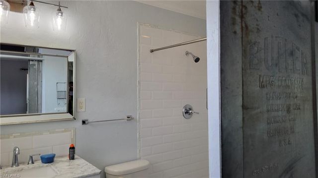 1403 Davis DR, Fort Myers, FL 33919