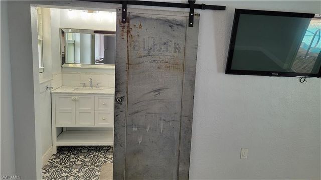 1403 Davis DR, Fort Myers, FL 33919