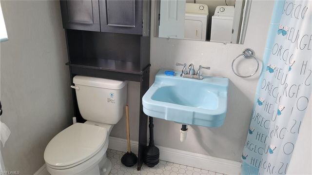 1403 Davis DR, Fort Myers, FL 33919