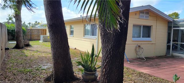 1403 Davis DR, Fort Myers, FL 33919