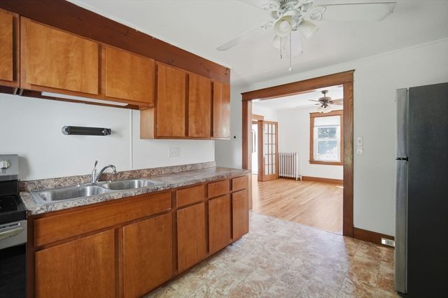 98 Stockbridge Rd, Hadley, MA 01002