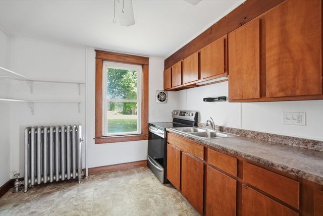98 Stockbridge Rd, Hadley, MA 01002