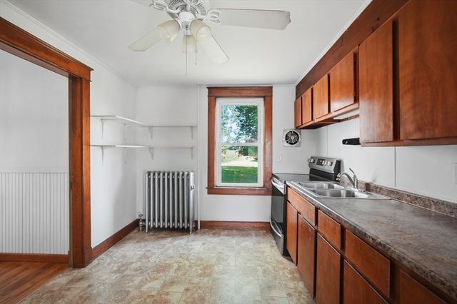 98 Stockbridge Rd, Hadley, MA 01002