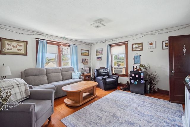 98 Stockbridge Rd, Hadley, MA 01002