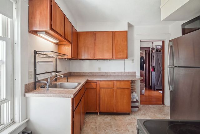 98 Stockbridge Rd, Hadley, MA 01002