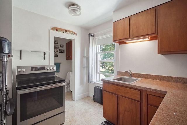 98 Stockbridge Rd, Hadley, MA 01002