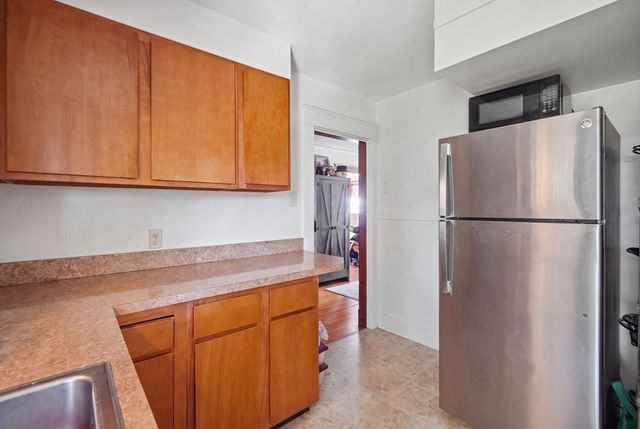 98 Stockbridge Rd, Hadley, MA 01002