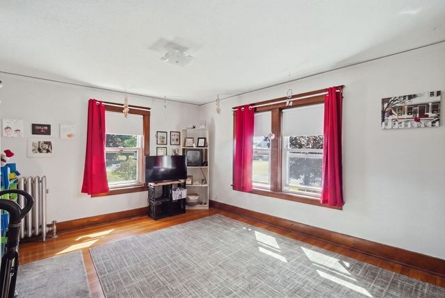 98 Stockbridge Rd, Hadley, MA 01002