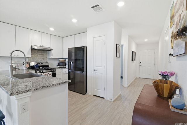 11942 Fuzzy Path, San Antonio, TX 78221