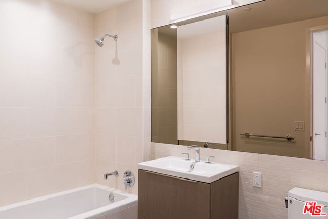 889 Francisco Street 1511, Los Angeles, CA 90017