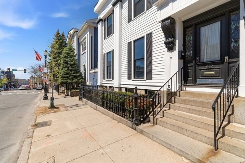 512 East Broadway, Boston, MA 02127