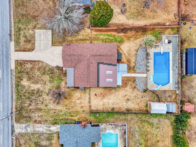 1605 E Durst Avenue, Greenwood, SC 29649