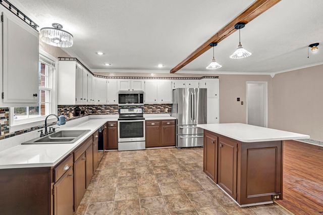 1605 E Durst Avenue, Greenwood, SC 29649