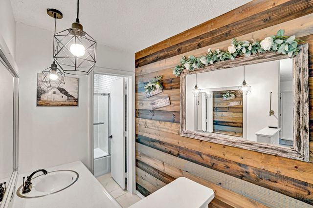 1605 E Durst Avenue, Greenwood, SC 29649