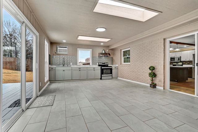 1605 E Durst Avenue, Greenwood, SC 29649