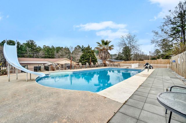 1605 E Durst Avenue, Greenwood, SC 29649