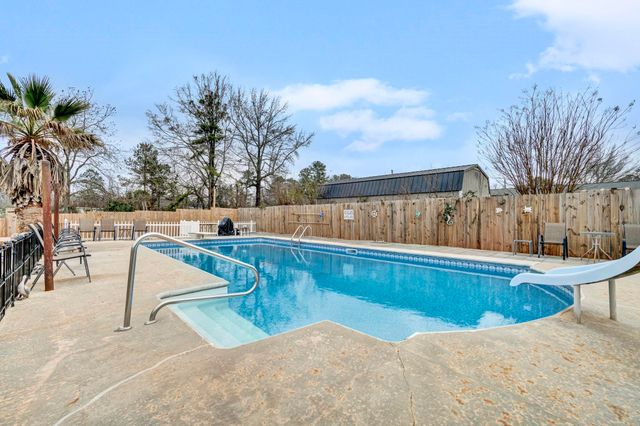 1605 E Durst Avenue, Greenwood, SC 29649